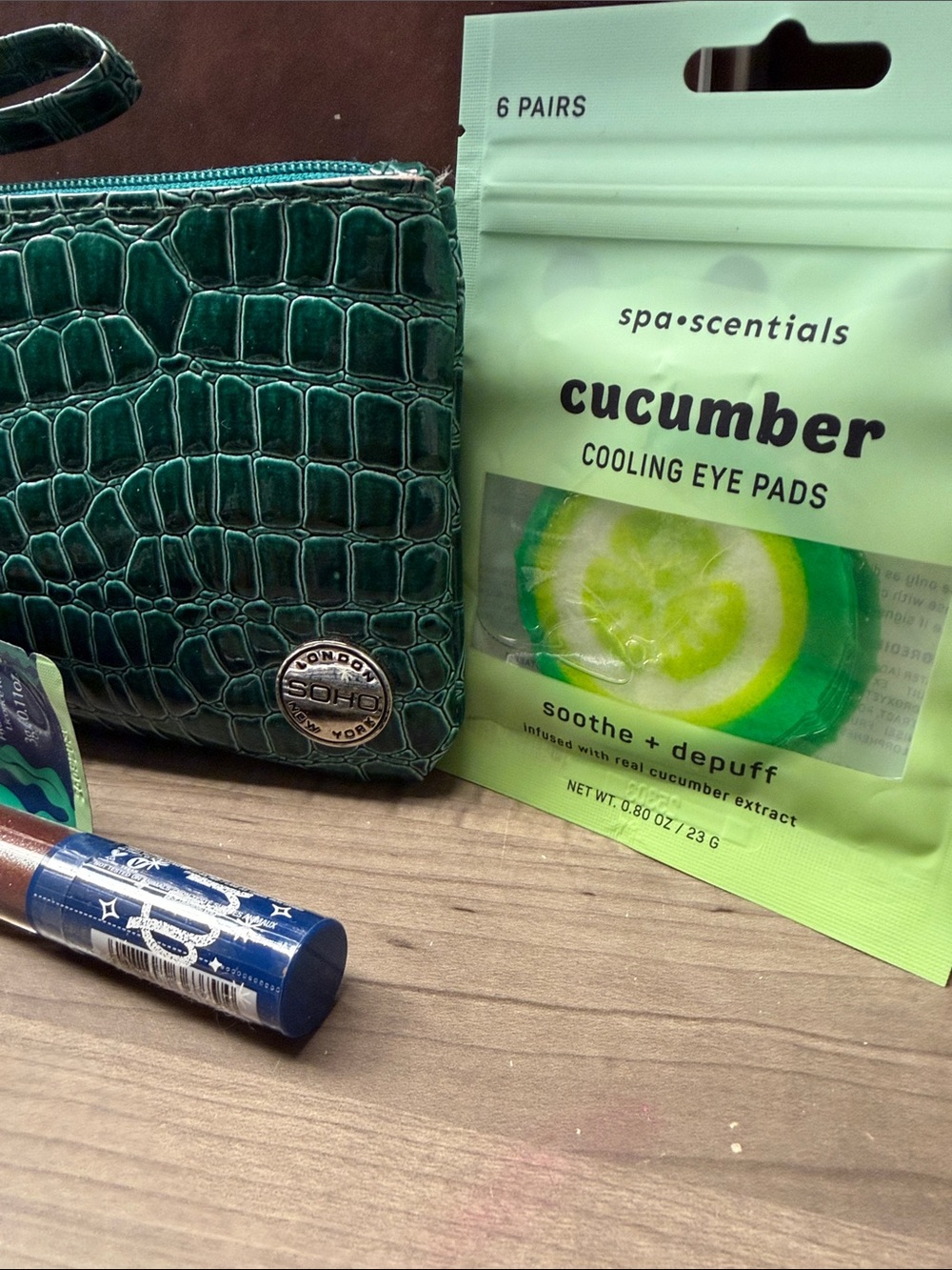 wet n wild Lip Gloss & Teal Pouch Set - Picture 2 of 6